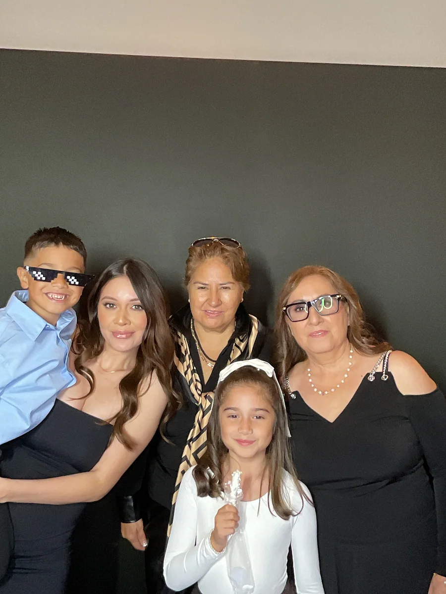 Multigenerational family portrait at Rosa’s 50th birthday by Images & Creations